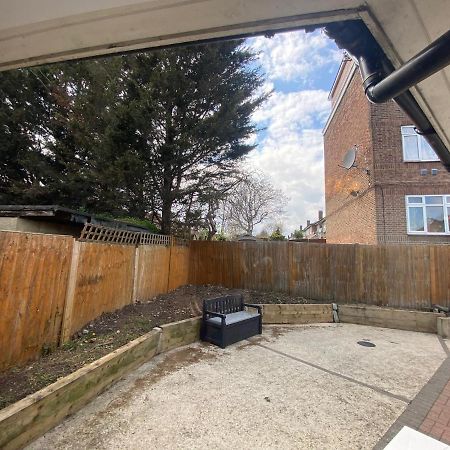 Private House With Free Park For Group Near Wembley Station Villa London Kültér fotó