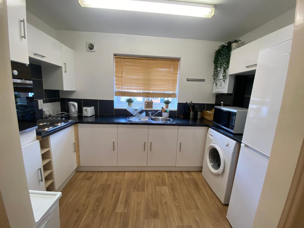 Private House With Free Park For Group Near Wembley Station Villa London Kültér fotó